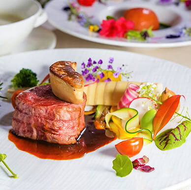 人生最良の日だからこそこだわり尽くした最高のお料理をお二人の想いを、ゲストへしっかり届けるために ララシャンスは、その一皿に、すべての想いをこめてお作りしています