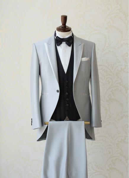 落ち着きのあるシルバータキシード