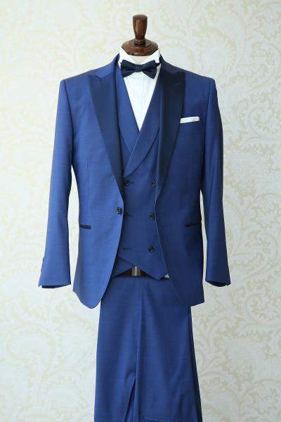 爽やかなブルータキシード