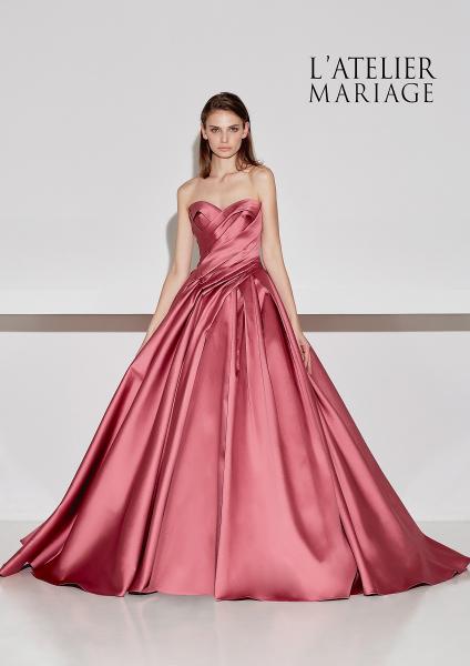 椿の花の色にも似た「カメリアピンク」は大人カラーで華やかながら落ち着いた印象に