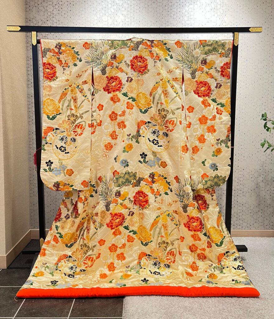 あでやかさと可憐な打掛