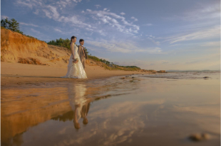 人気の奈多海岸でウエディングドレスのロケーション撮影