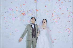 コンフェッティを使用したウエディングドレスでのフォトウエディング