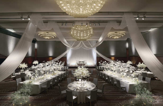 国内屈指の天井高8mを誇る1階の会場「アルゴス」