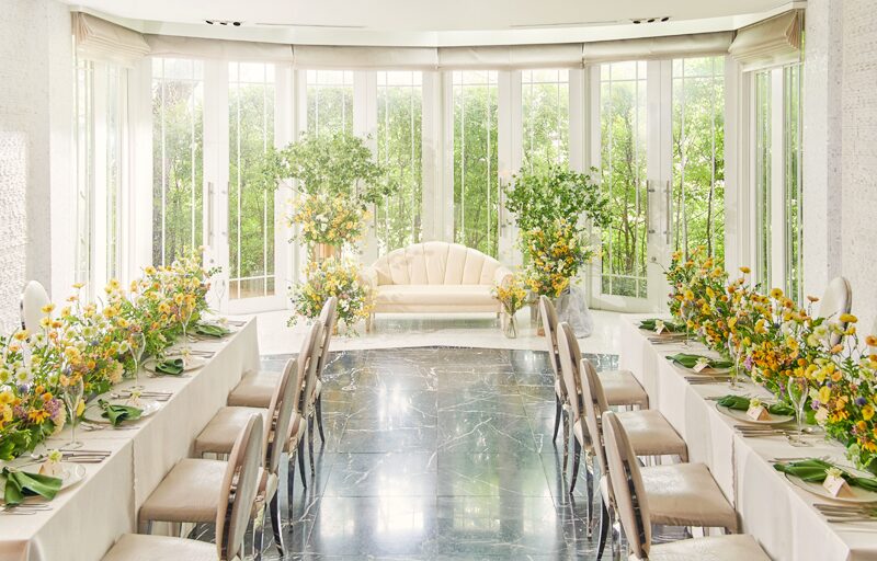 緑豊かな森をイメージしたシックな店内空間